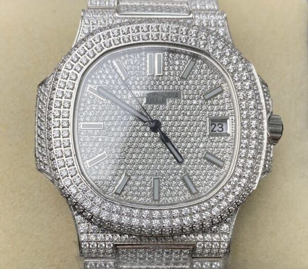 imitates Patek Philippe Nautilus - 5711 Full Diamond Watch