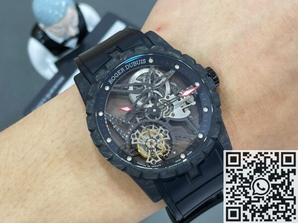 BBR Factory Fake Watch Roger Dubuis Excalibur DBEX0577: A Carbon Fiber Masterpiece with Black Strap